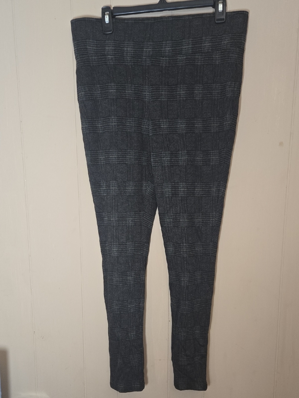 Tahari Black, Gray & Red Plaid Womens Large Leggings
